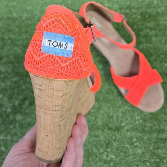 TOMS | NEON CROCHETED CROSS STRAP CORK WEDGE SANDALS - Picture 13 of 16